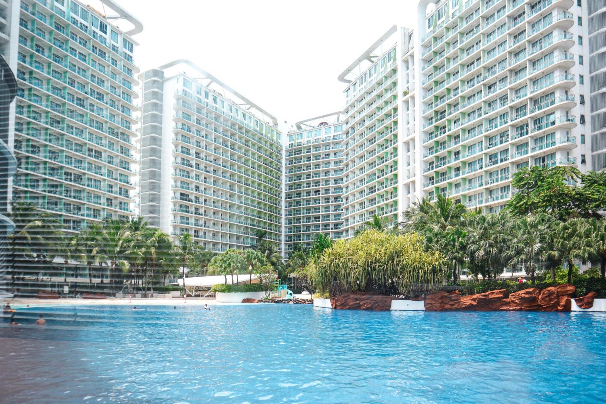 Azure South Urban Near Airport Apartment