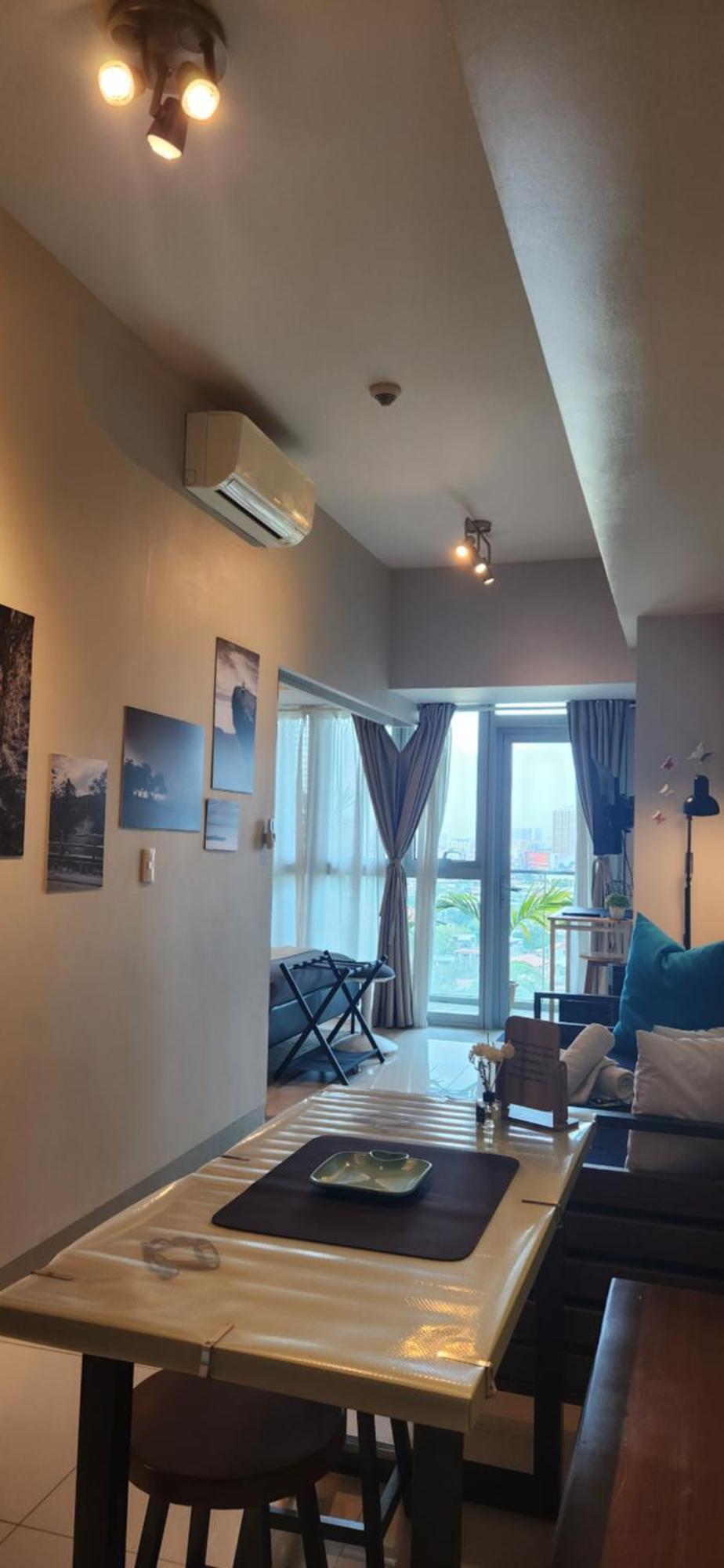 Pristine & Cozy At Uptown Mall Bgc Across Mitsukoshi With Free Parking Apartment