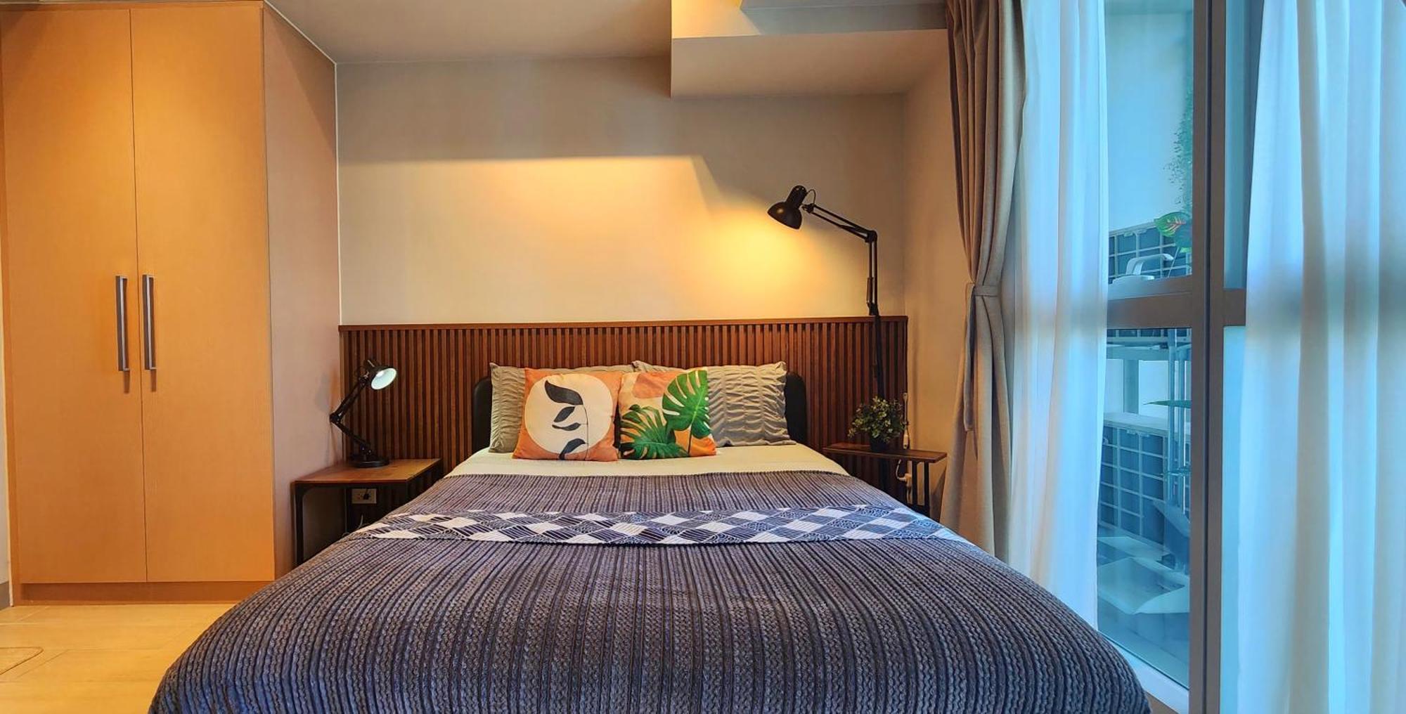 Pristine & Cozy At Uptown Mall Bgc Across Mitsukoshi With Free Parking Apartment Manila