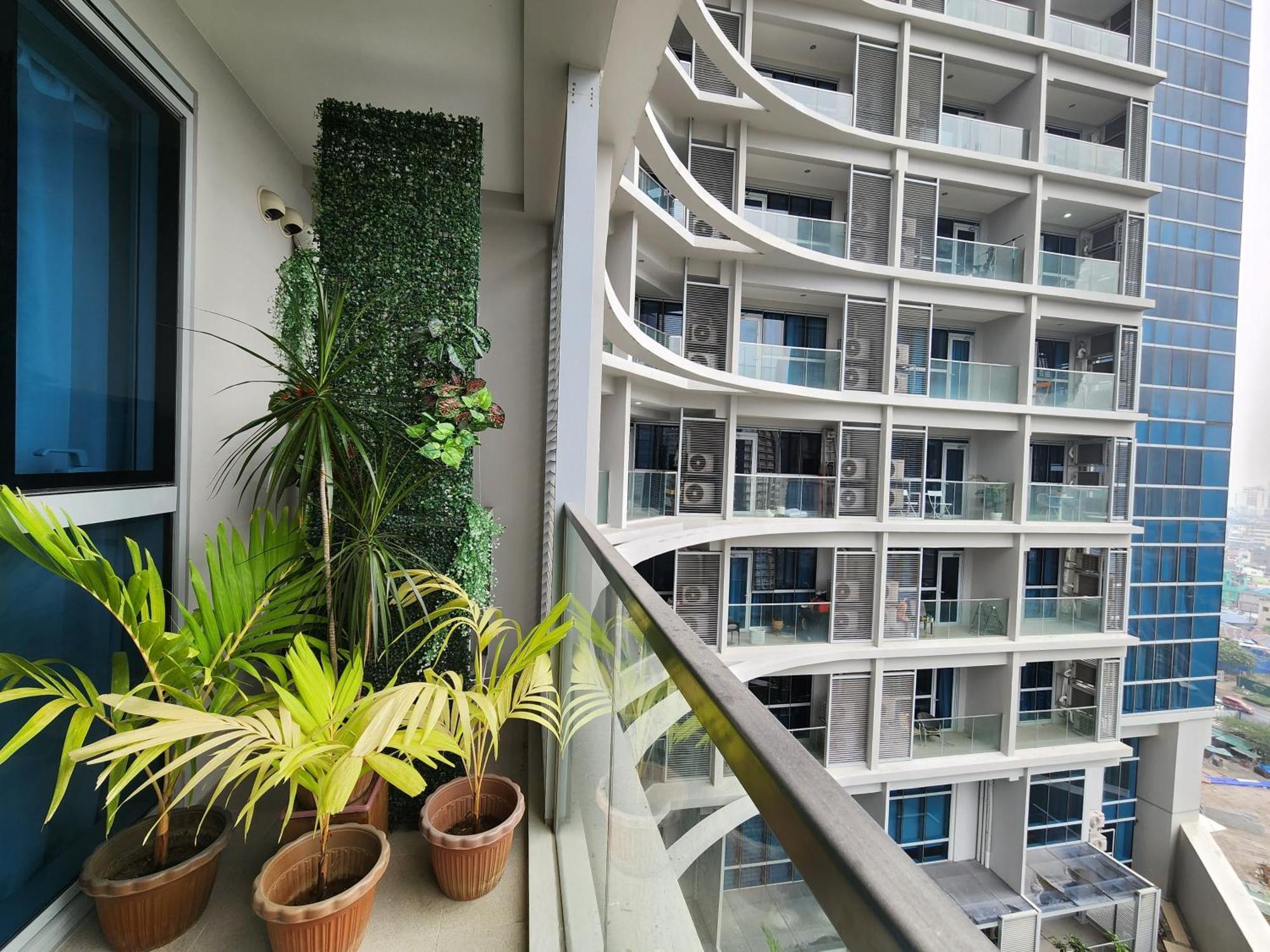 Apartment Pristine & Cozy At Uptown Mall Bgc Across Mitsukoshi With Free Parking Manila