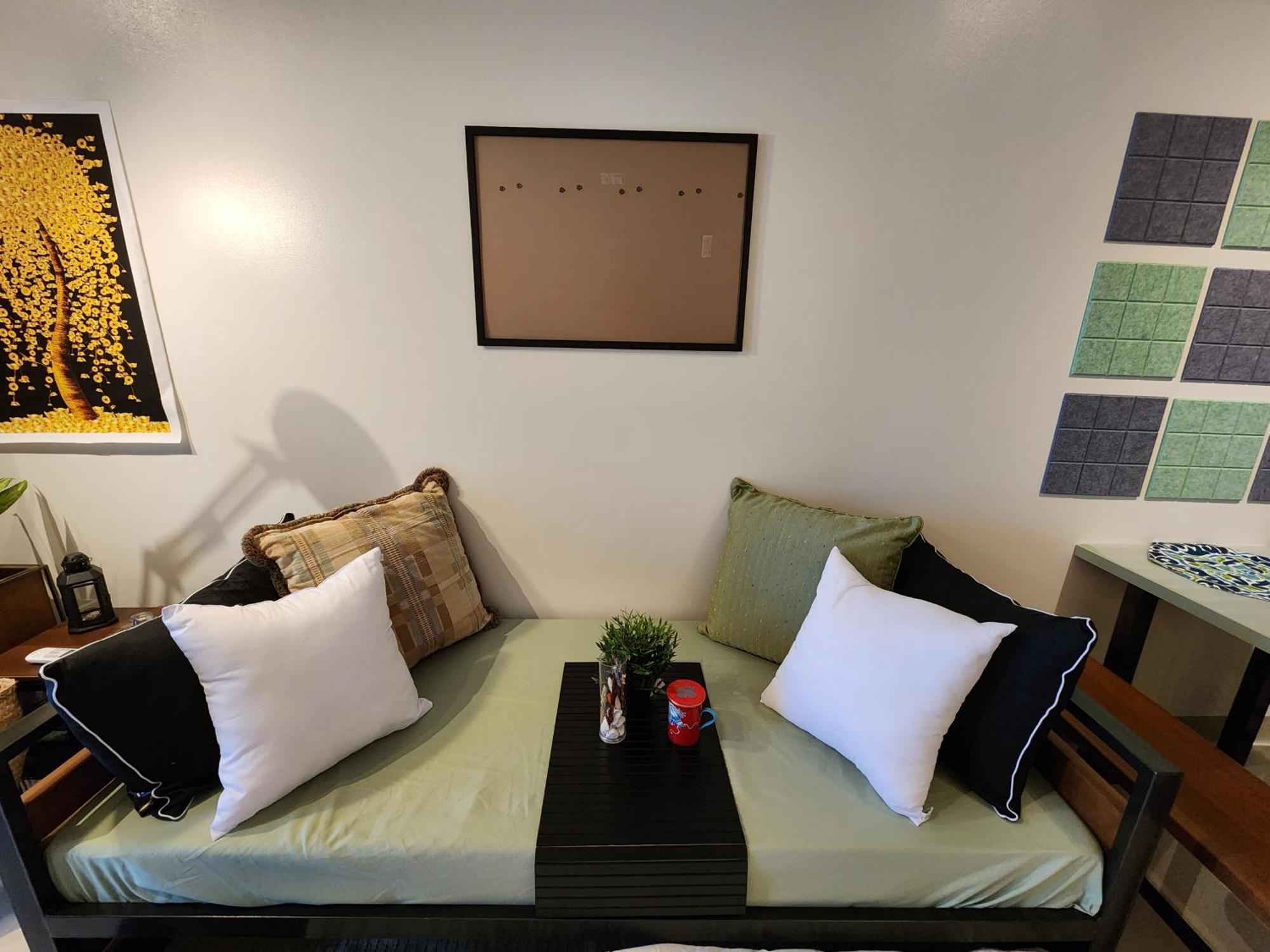 Pristine & Cozy At Uptown Mall Bgc Across Mitsukoshi With Free Parking Manila
