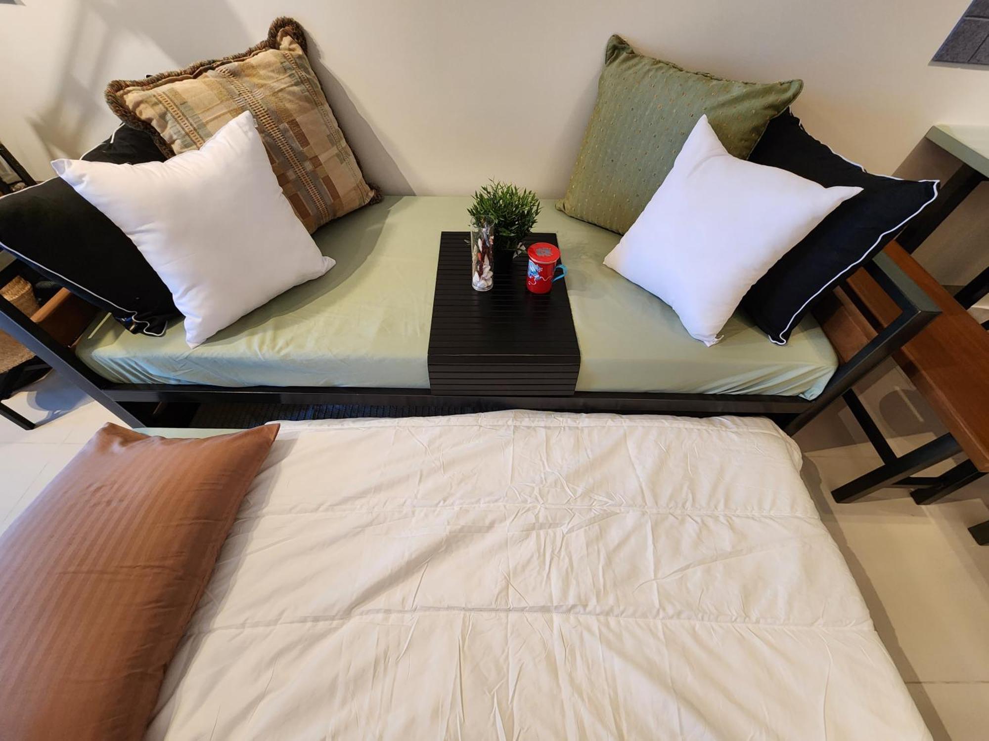 Apartment Pristine & Cozy At Uptown Mall Bgc Across Mitsukoshi With Free Parking *