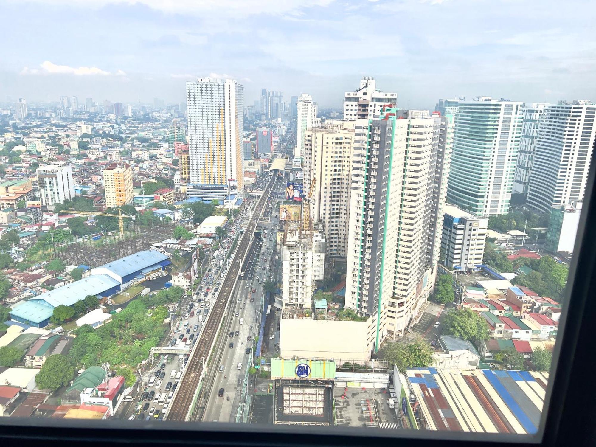 Pent House For Your Staycation Apartment Manila