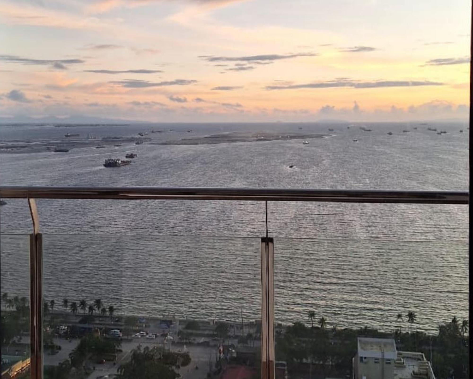 Breathtaking Bayviews - 1 Bedroom 1 Bathroom With Balcony Bayview Pool Netflix - Housekeeping Available - * Manila