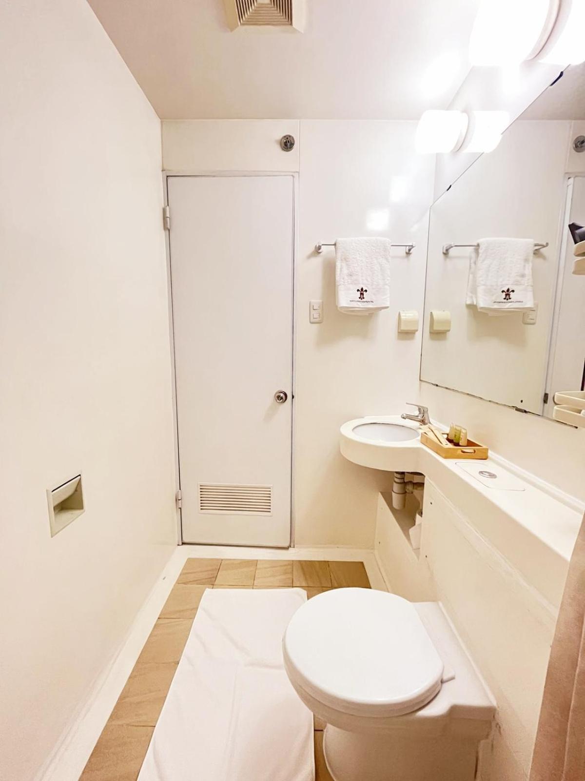 Breathtaking Bayviews - 1 Bedroom 1 Bathroom With Balcony Bayview Pool Netflix - Housekeeping Available - Apartment