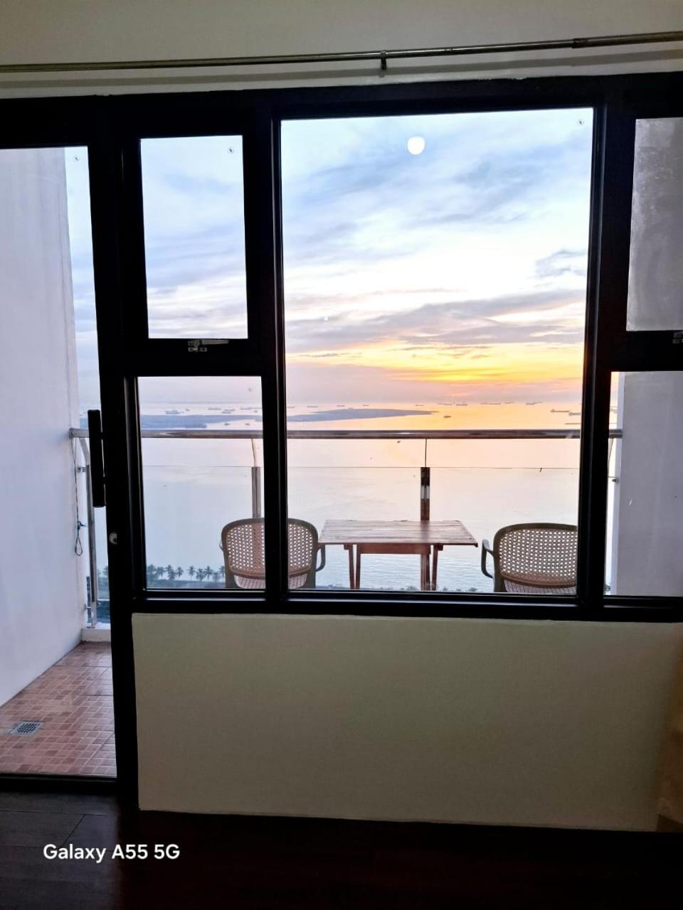 Apartment Breathtaking Bayviews - 1 Bedroom 1 Bathroom With Balcony Bayview Pool Netflix - Housekeeping Available -