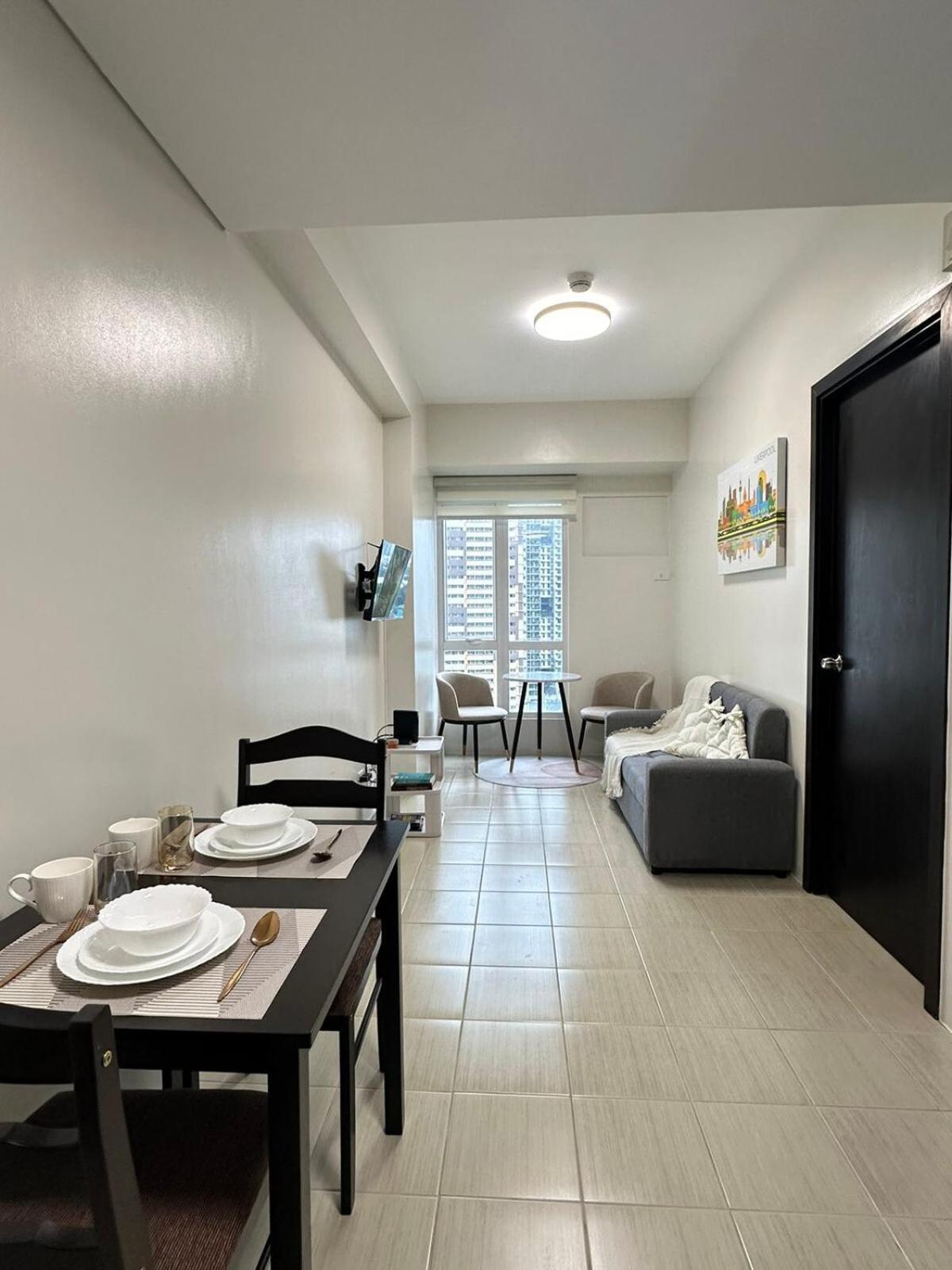 Welcome To Jade Place At Pioneer Woodlands Apartment Manila