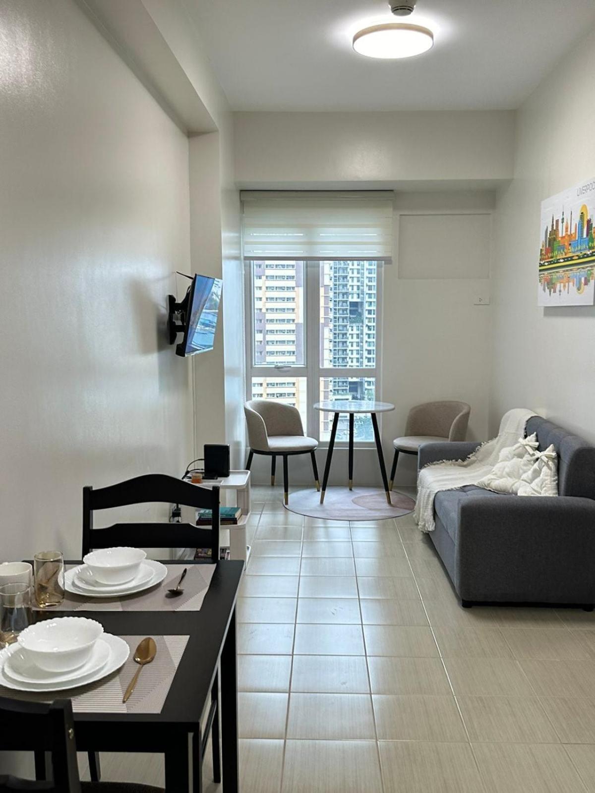 Welcome To Jade Place At Pioneer Woodlands Apartment *