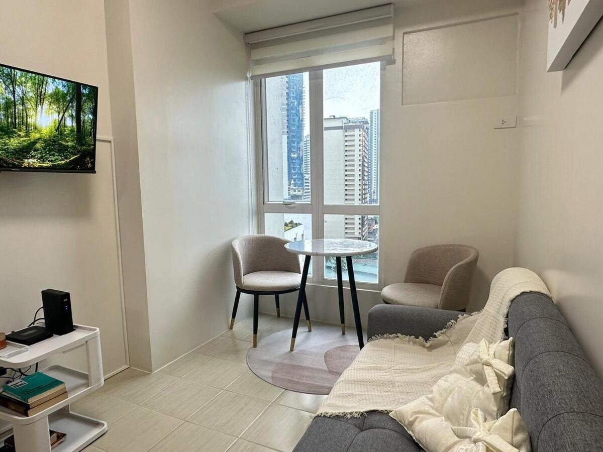 Welcome To Jade Place At Pioneer Woodlands Apartment *