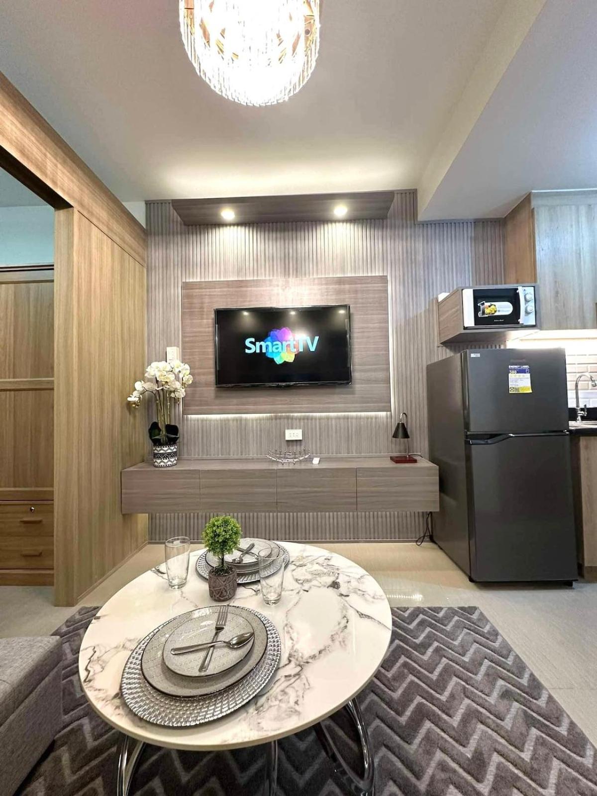 Shore 2 Residences, 1br Balcony - Pool View * Manila