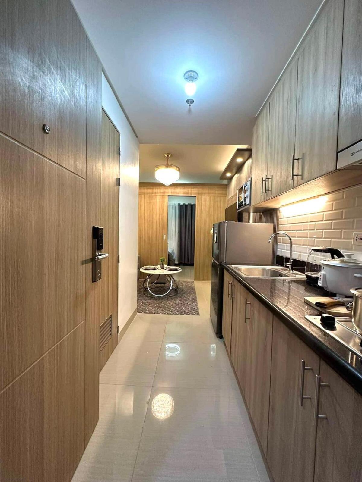 Shore 2 Residences, 1br Balcony - Pool View * Manila