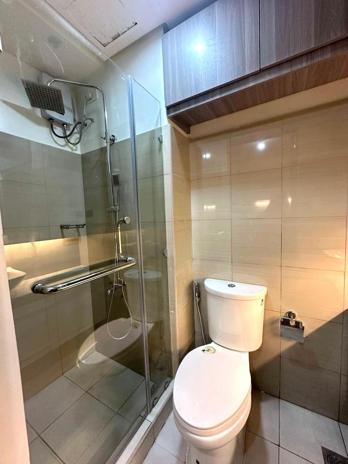 Shore 2 Residences, 1br Balcony - Pool View Apartment Manila