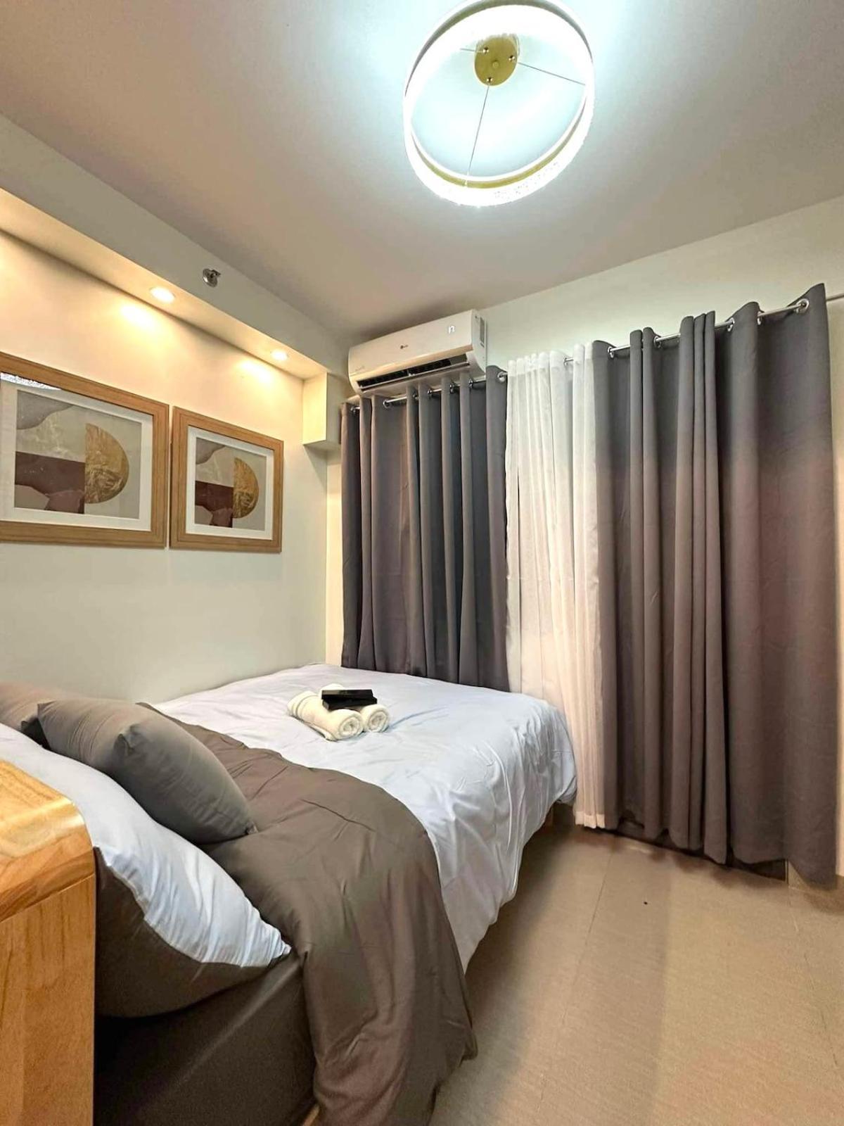 Shore 2 Residences, 1br Balcony - Pool View *