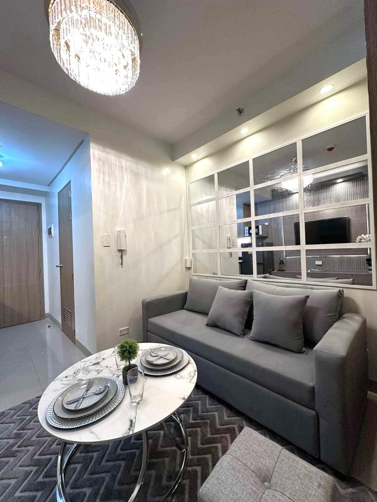 Apartment Shore 2 Residences, 1br Balcony - Pool View Manila