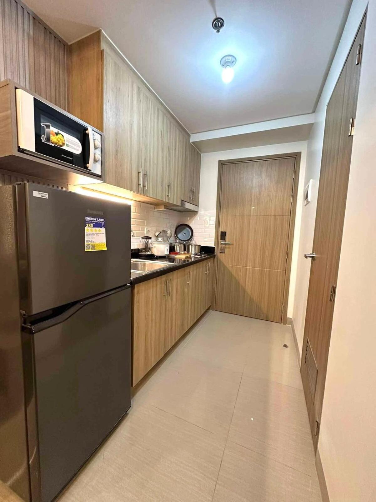 Shore 2 Residences, 1br Balcony - Pool View * Manila
