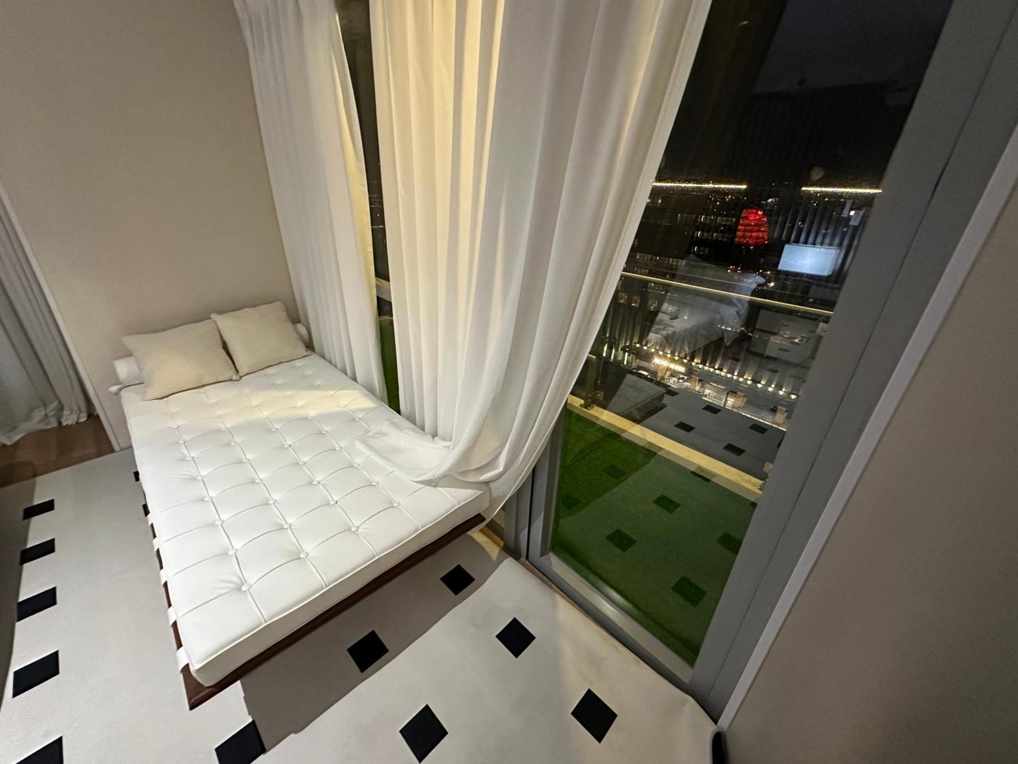 Luxurious Modern Penthouse 2br Cross Of Dreams Okada Solaire Moa Airports Apartment *