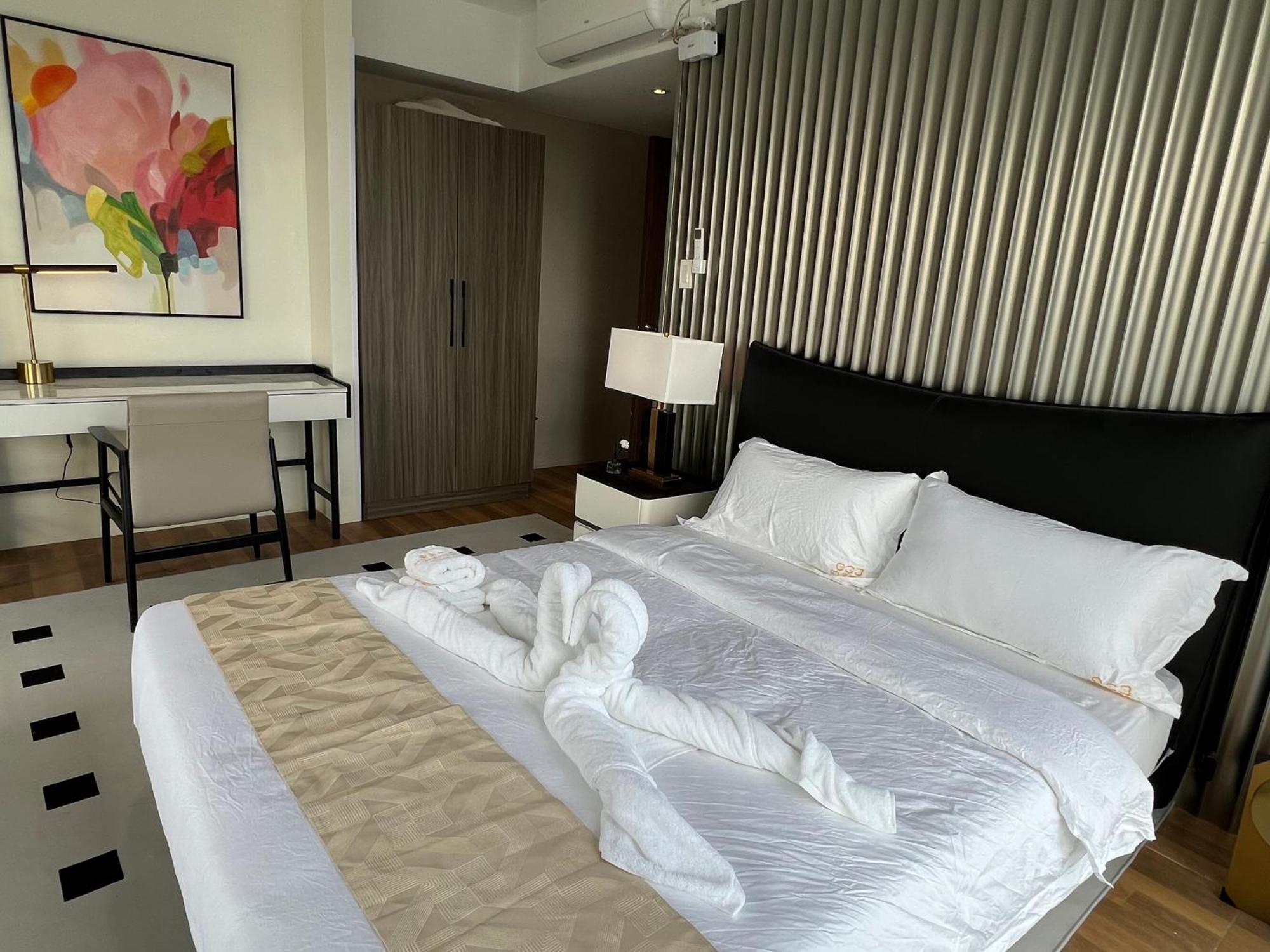 Luxurious Modern Penthouse 2br Cross Of Dreams Okada Solaire Moa Airports Apartment