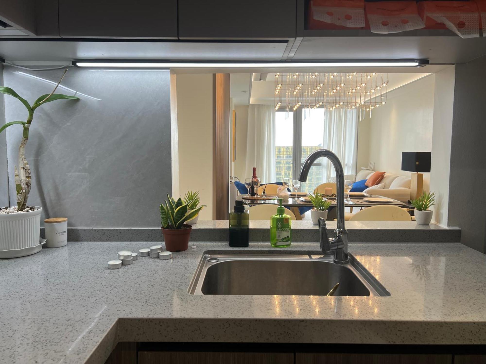 Luxurious Modern Penthouse 2br Cross Of Dreams Okada Solaire Moa Airports Manila