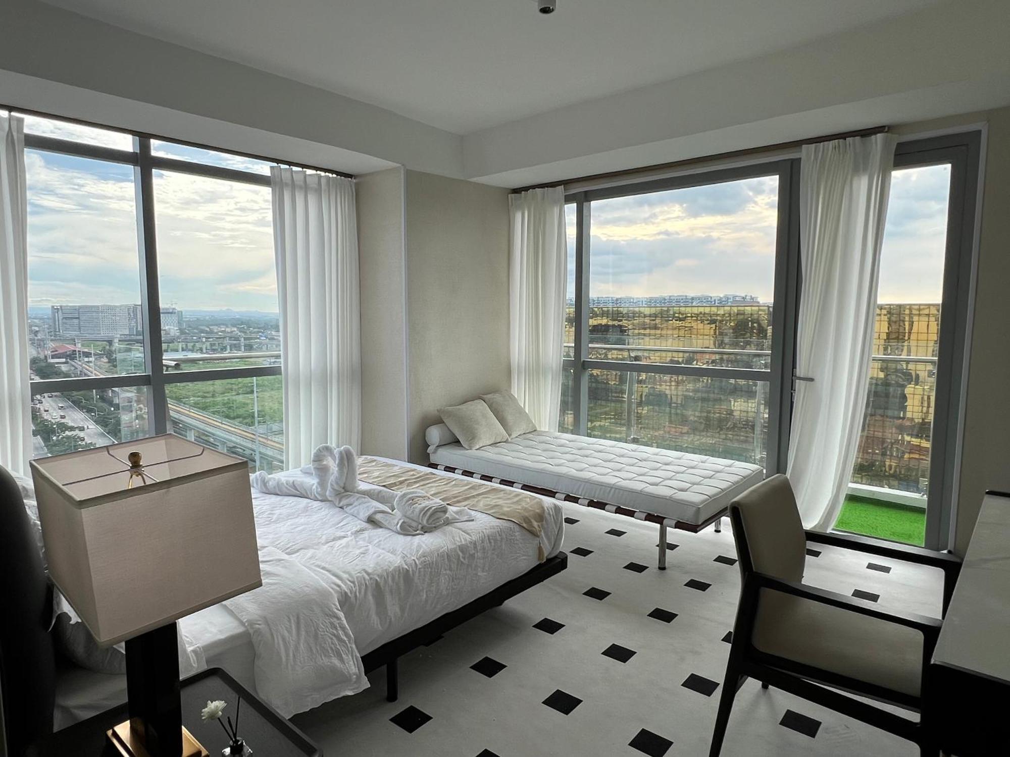Apartment Luxurious Modern Penthouse 2br Cross Of Dreams Okada Solaire Moa Airports