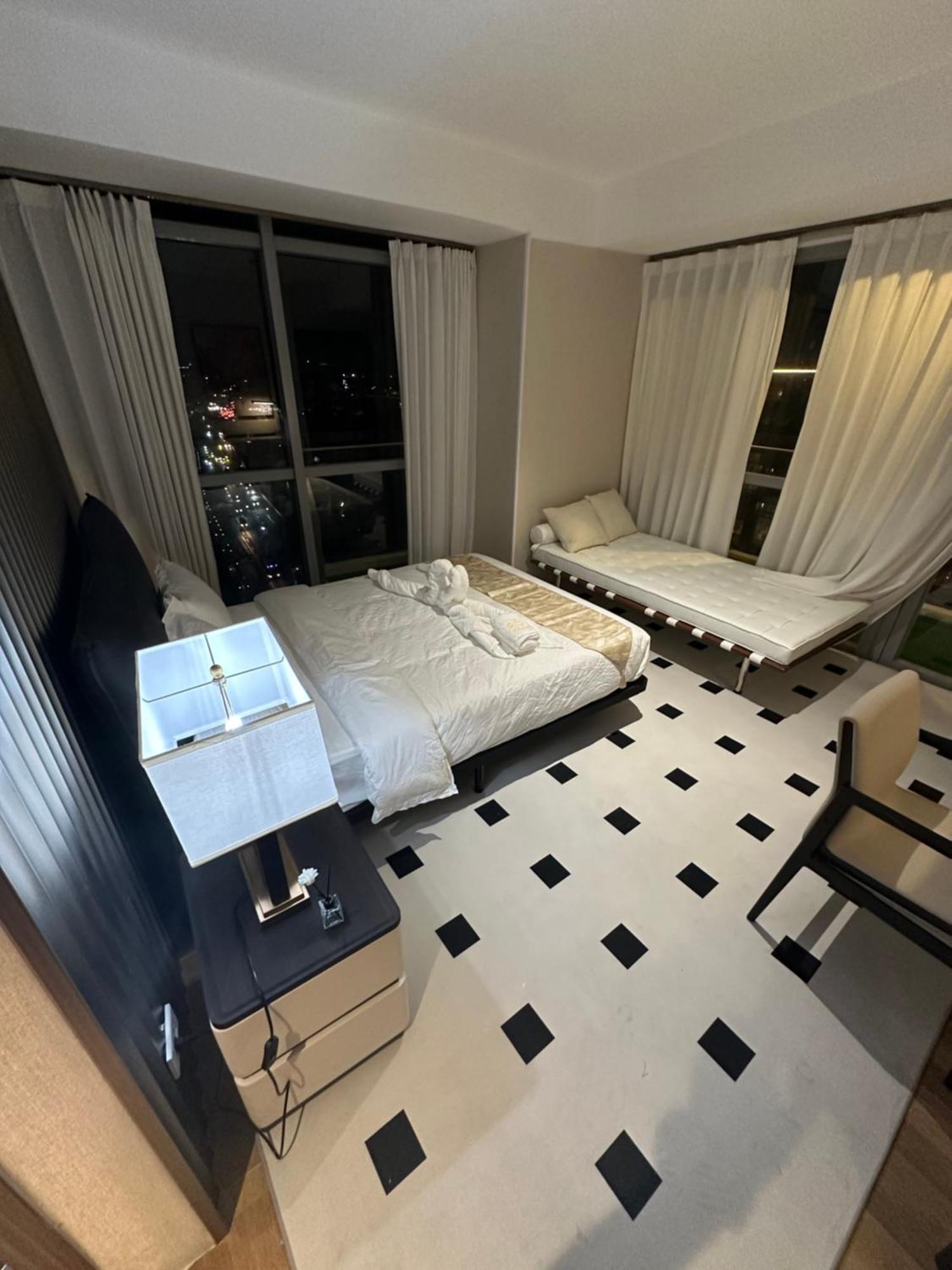 Luxurious Modern Penthouse 2br Cross Of Dreams Okada Solaire Moa Airports Apartment *