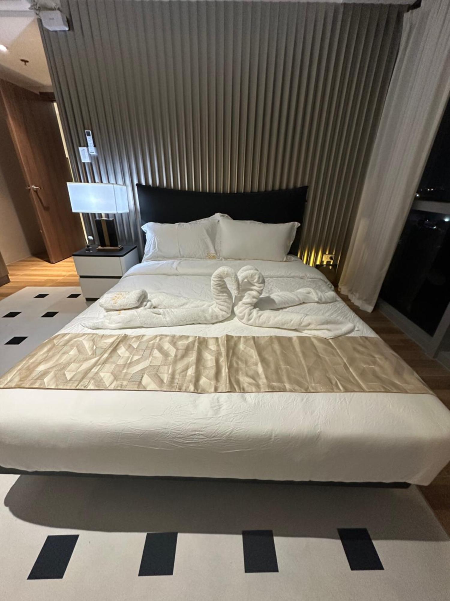 Apartment Luxurious Modern Penthouse 2br Cross Of Dreams Okada Solaire Moa Airports *