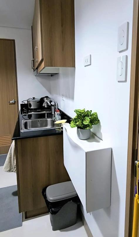 El Aris Lushly Apartment Manila