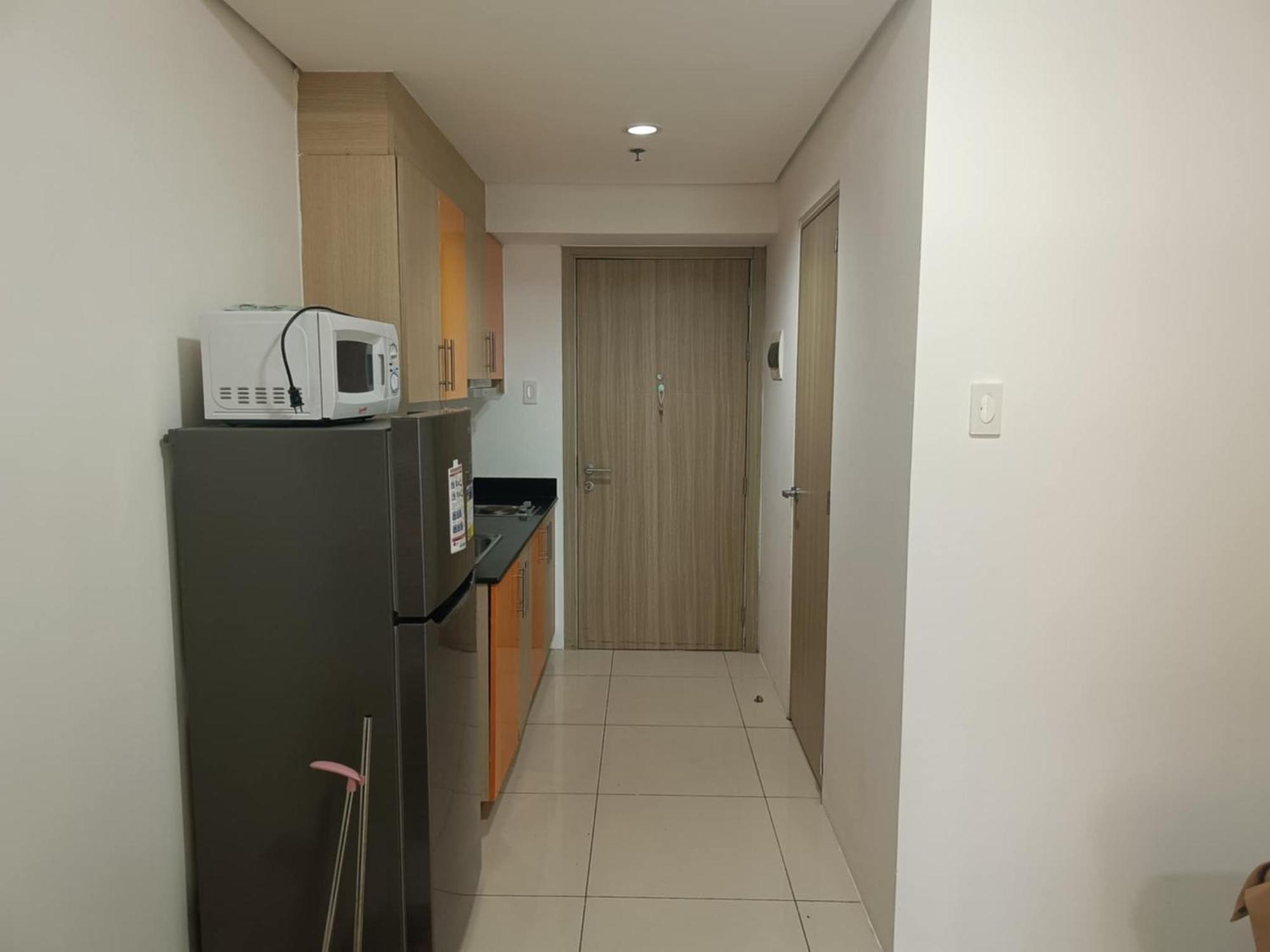 Apartment Affordable Staycation In Pasay-breeze
