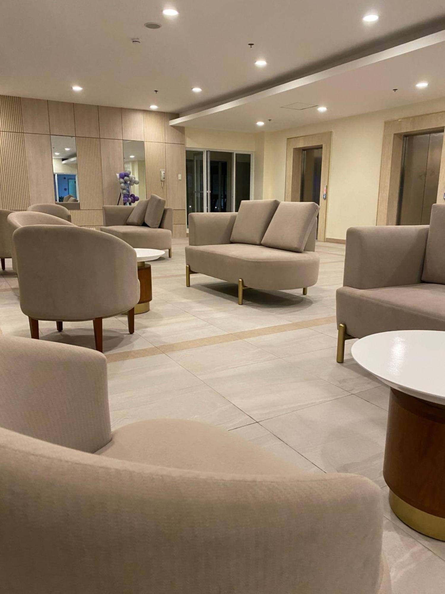 Spacious At Fairview Quezon With Very Fast Wifi Infront Of Sm Apartment *