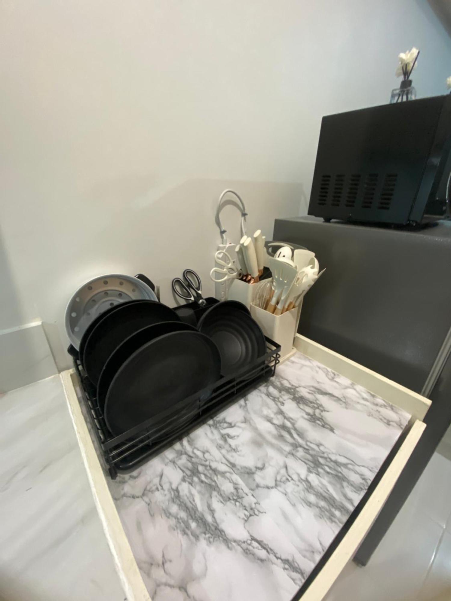 Apartment Spacious At Fairview Quezon With Very Fast Wifi Infront Of Sm *