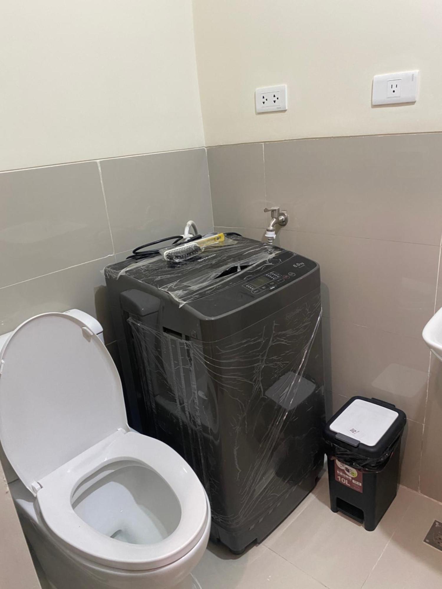 Apartment Spacious At Fairview Quezon With Very Fast Wifi Infront Of Sm Manila