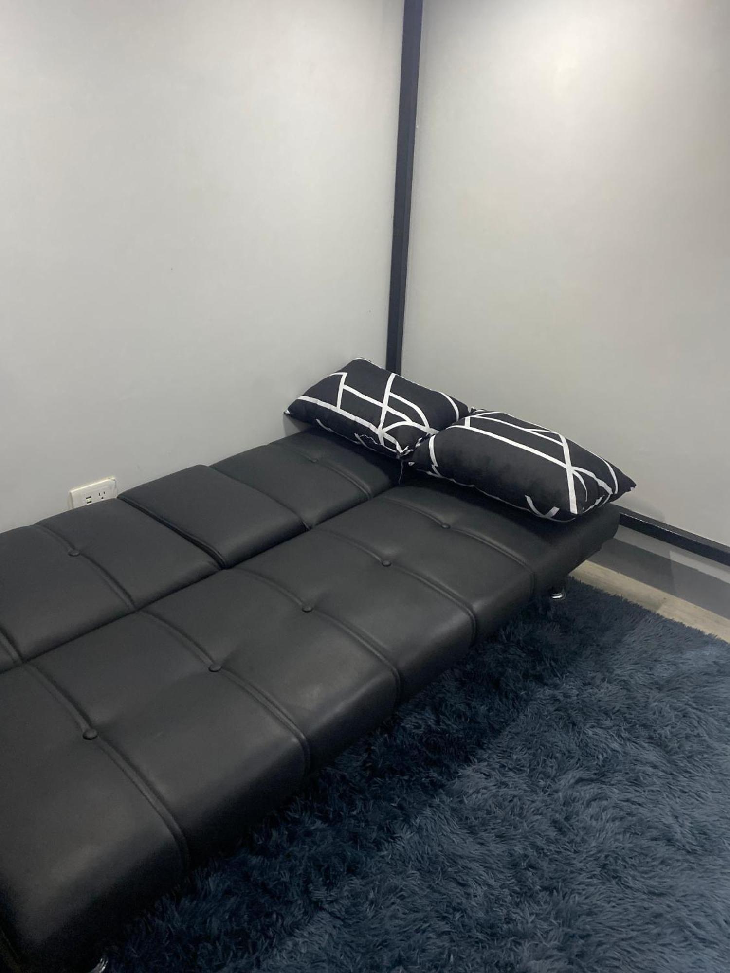 Apartment Spacious At Fairview Quezon With Very Fast Wifi Infront Of Sm