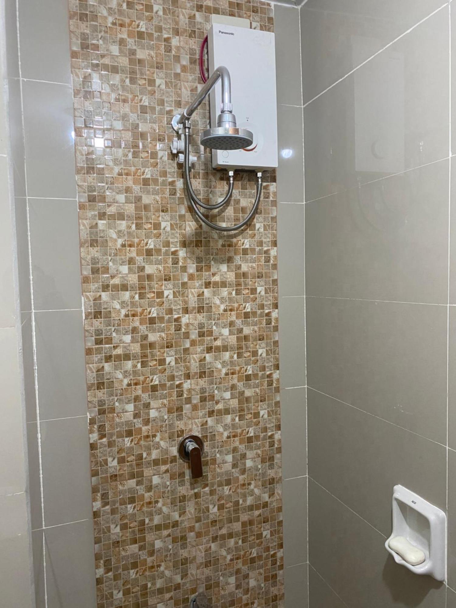 Apartment Spacious At Fairview Quezon With Very Fast Wifi Infront Of Sm Manila