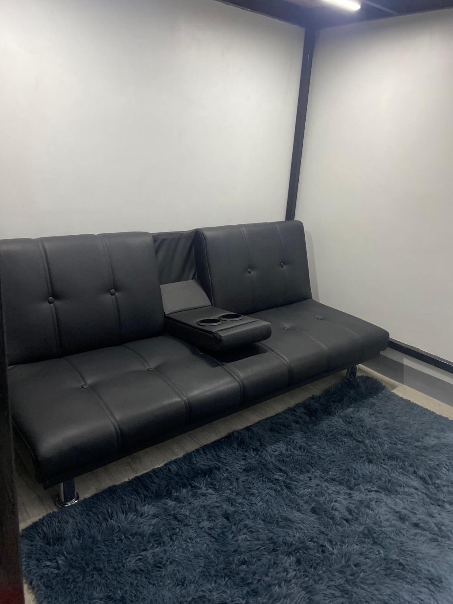 Spacious At Fairview Quezon With Very Fast Wifi Infront Of Sm * Manila
