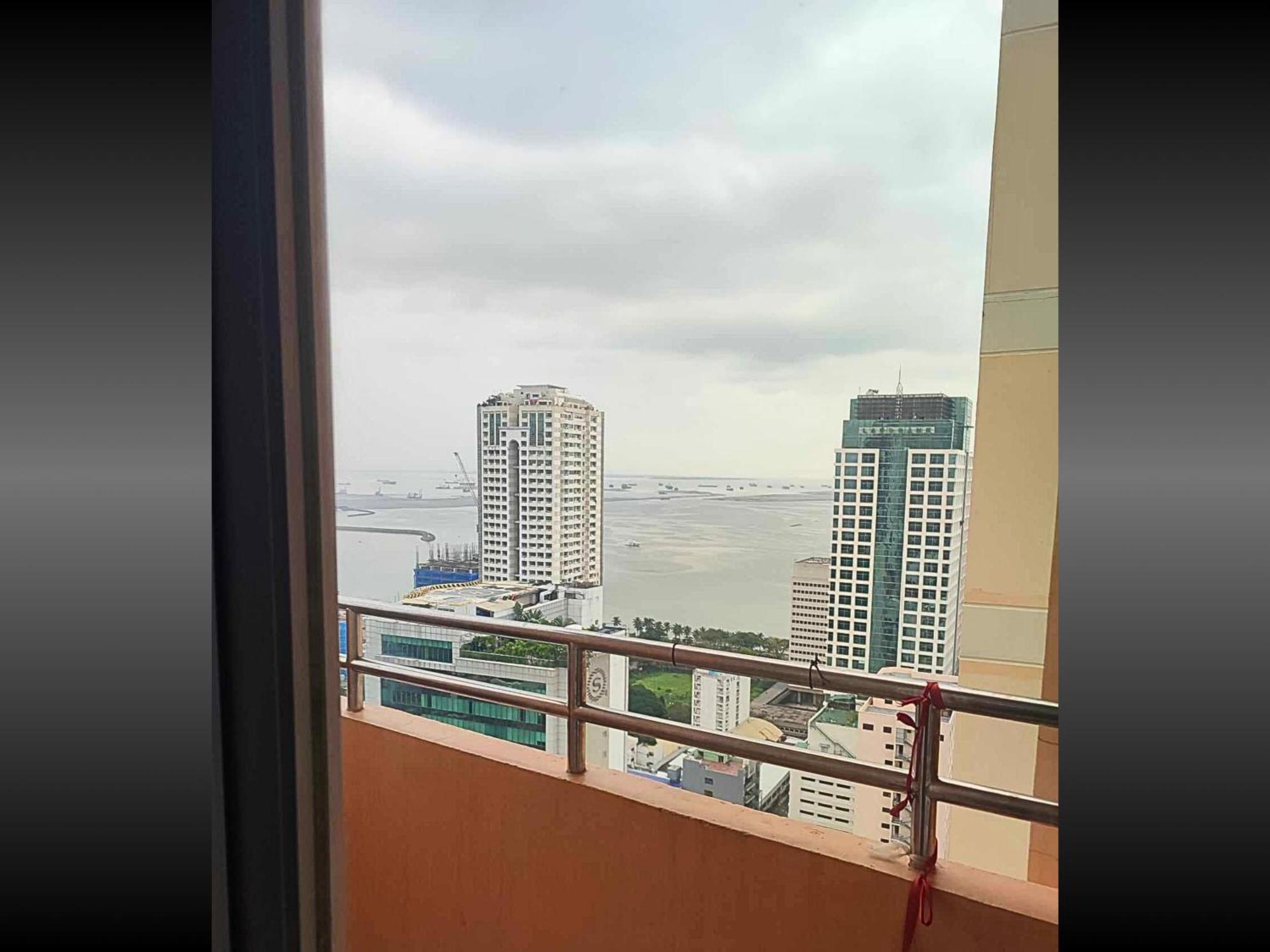 Hotel Robinsons Place Manila: Affordable Balcony Staycation With Bay Views