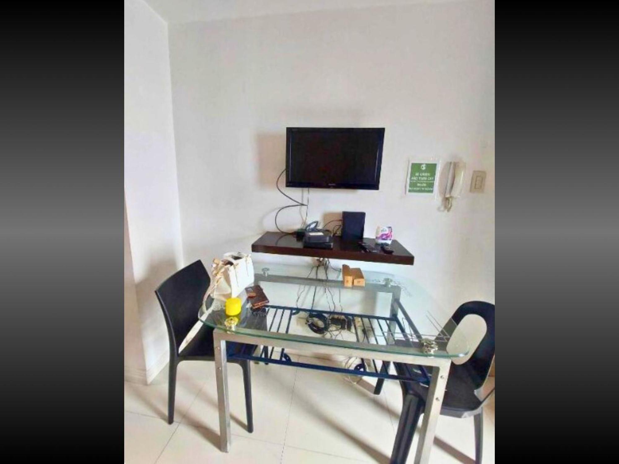 Robinsons Place Manila: Affordable Balcony Staycation With Bay Views Hotel Manila
