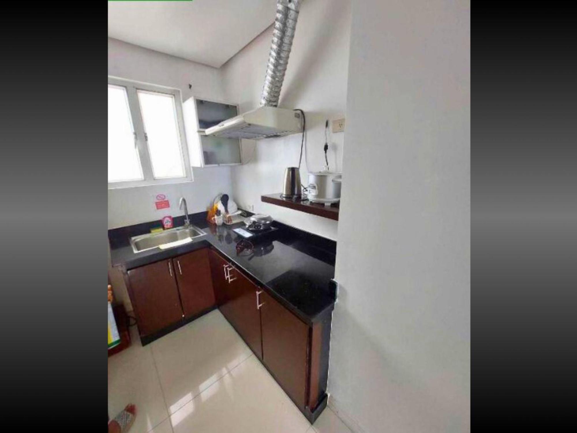 Robinsons Place Manila: Affordable Balcony Staycation With Bay Views *