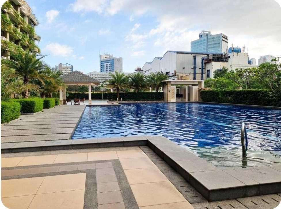 Apartment Elegant & Spacious Two-Bedroom Condo At Torre De Manila Condo With Breathtaking Views, Perfect For Relaxation & Comfort *
