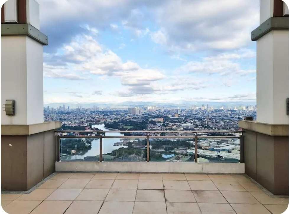 Elegant & Spacious Two-Bedroom Condo At Torre De Manila Condo With Breathtaking Views, Perfect For Relaxation & Comfort Manila