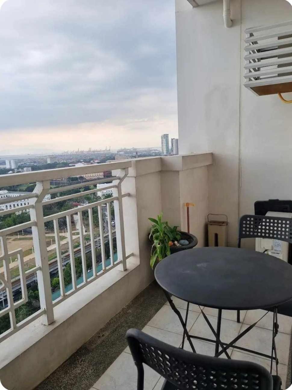 Elegant & Spacious Two-Bedroom Condo At Torre De Manila Condo With Breathtaking Views, Perfect For Relaxation & Comfort Apartment *