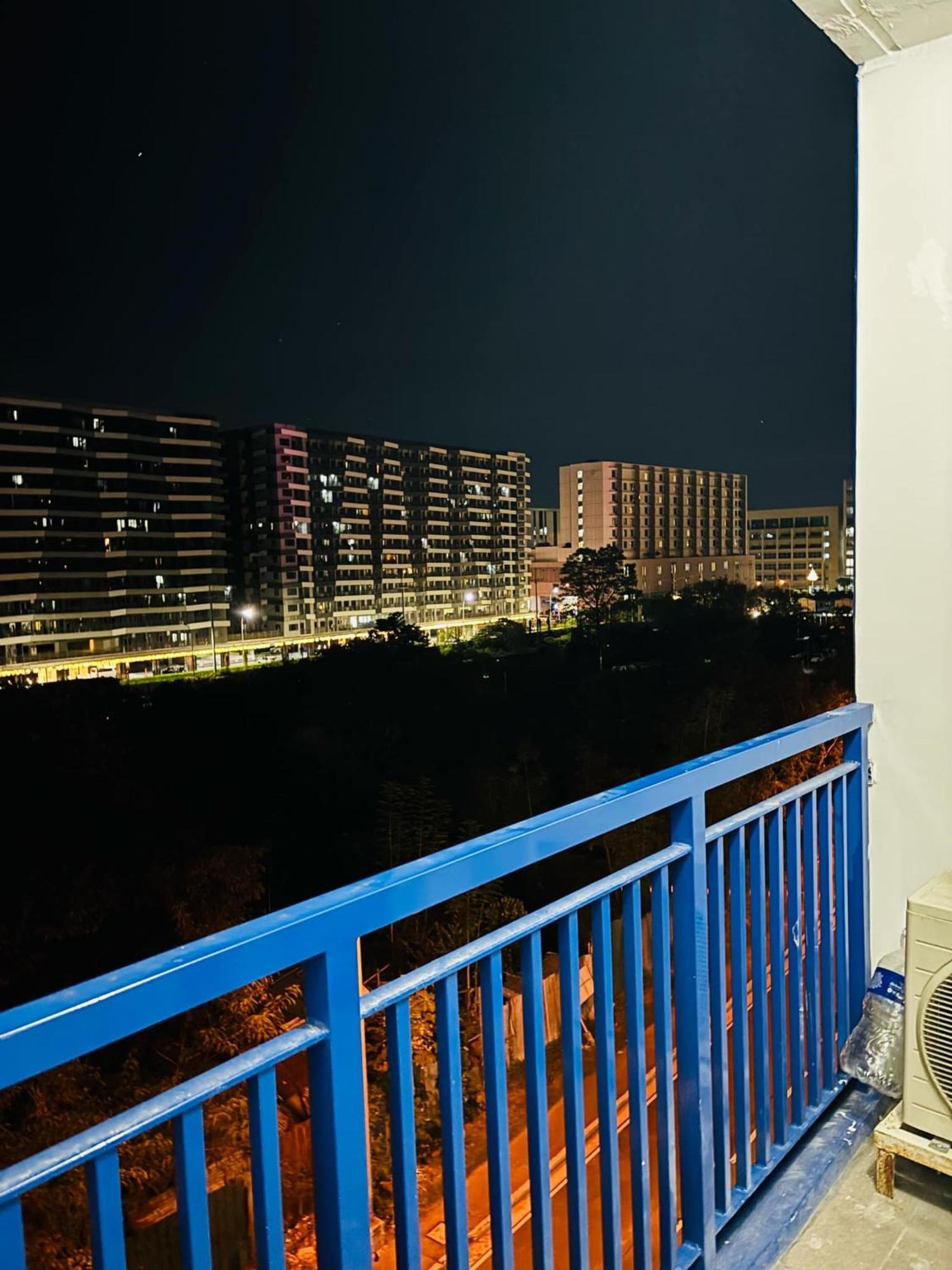 Flores Place At Sea Residences Moa * Manila