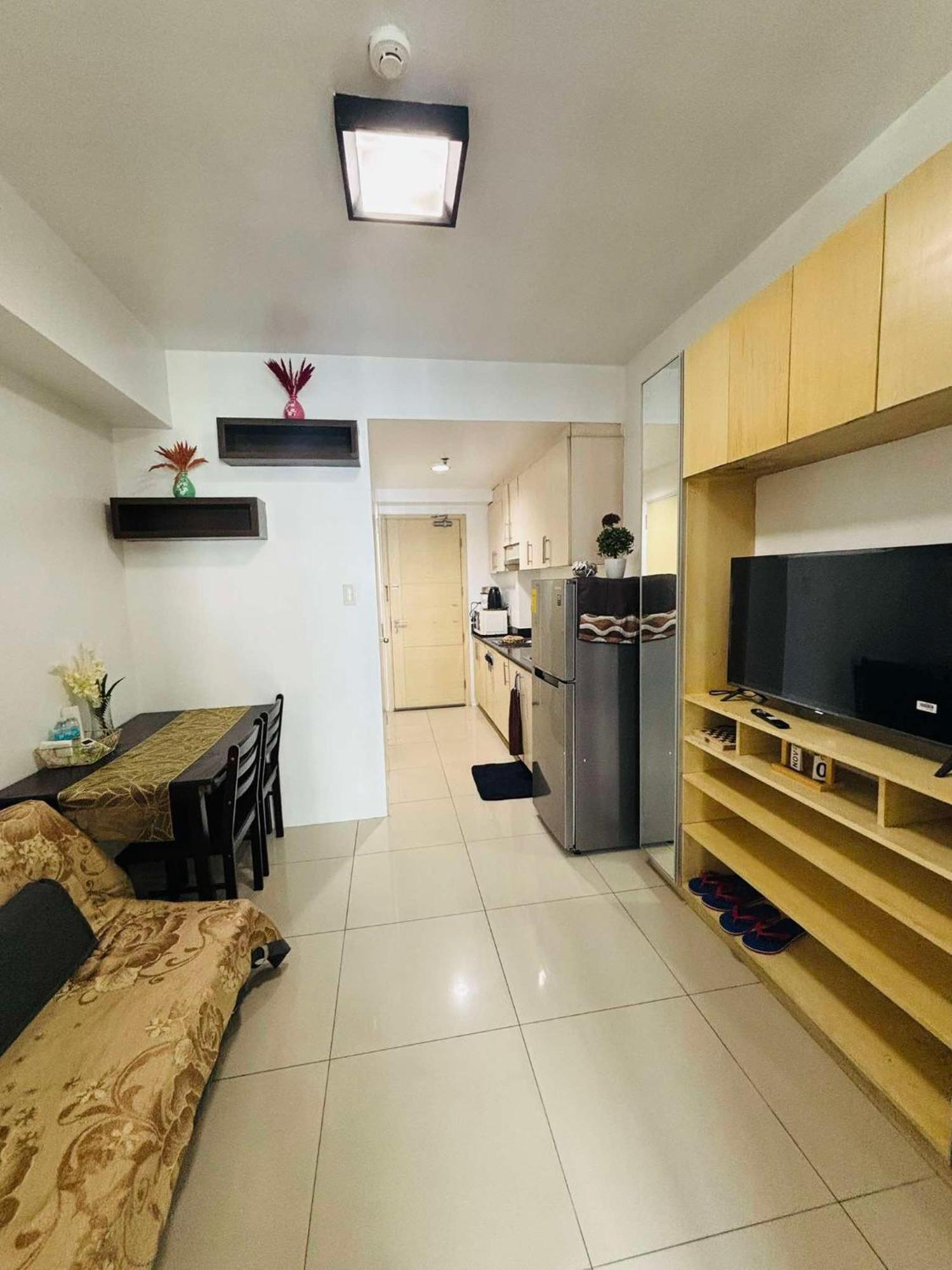 Flores Place At Sea Residences Moa Homestay Manila