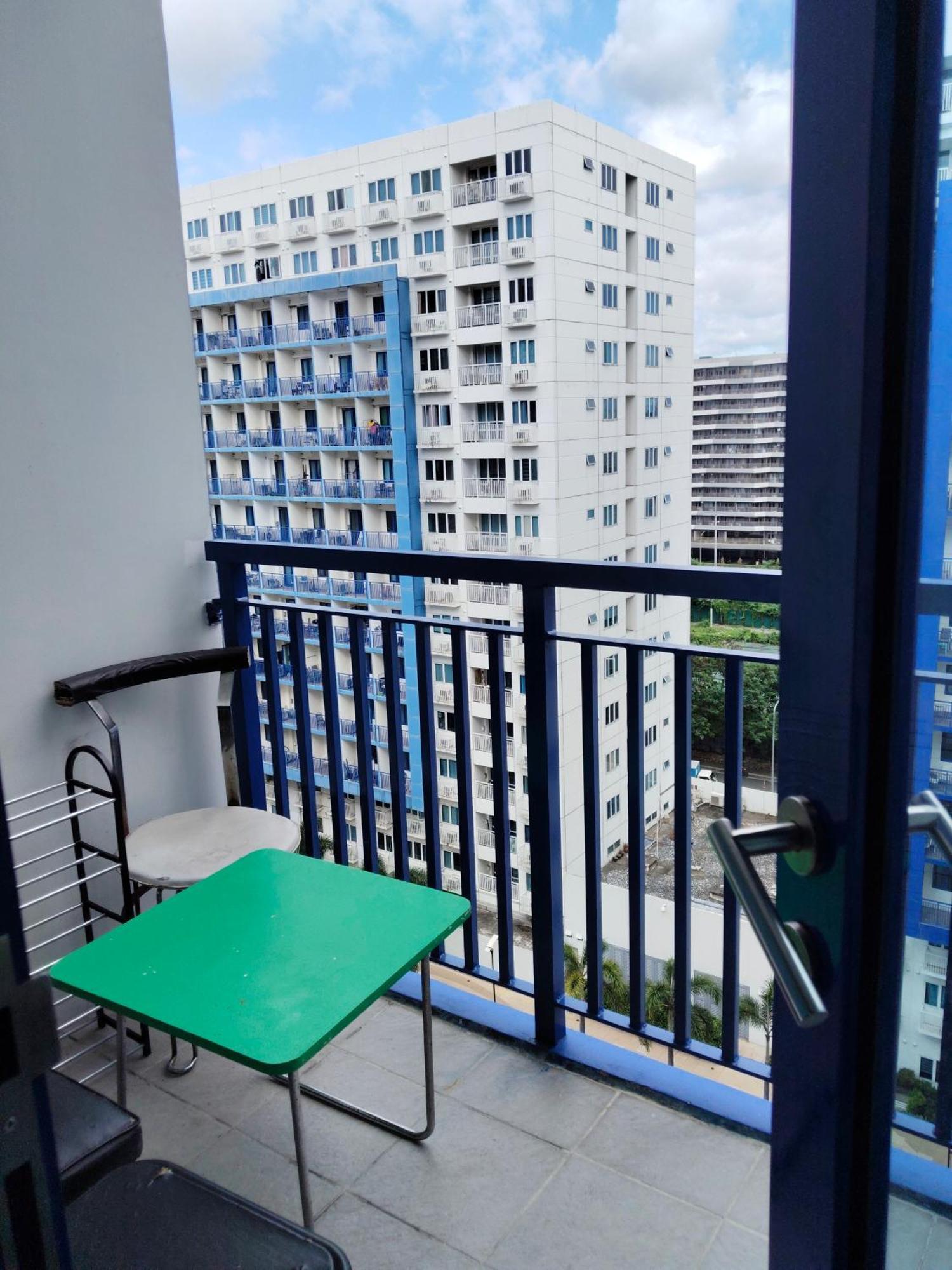 Sea Residences Moa Complex By Mj * Manila