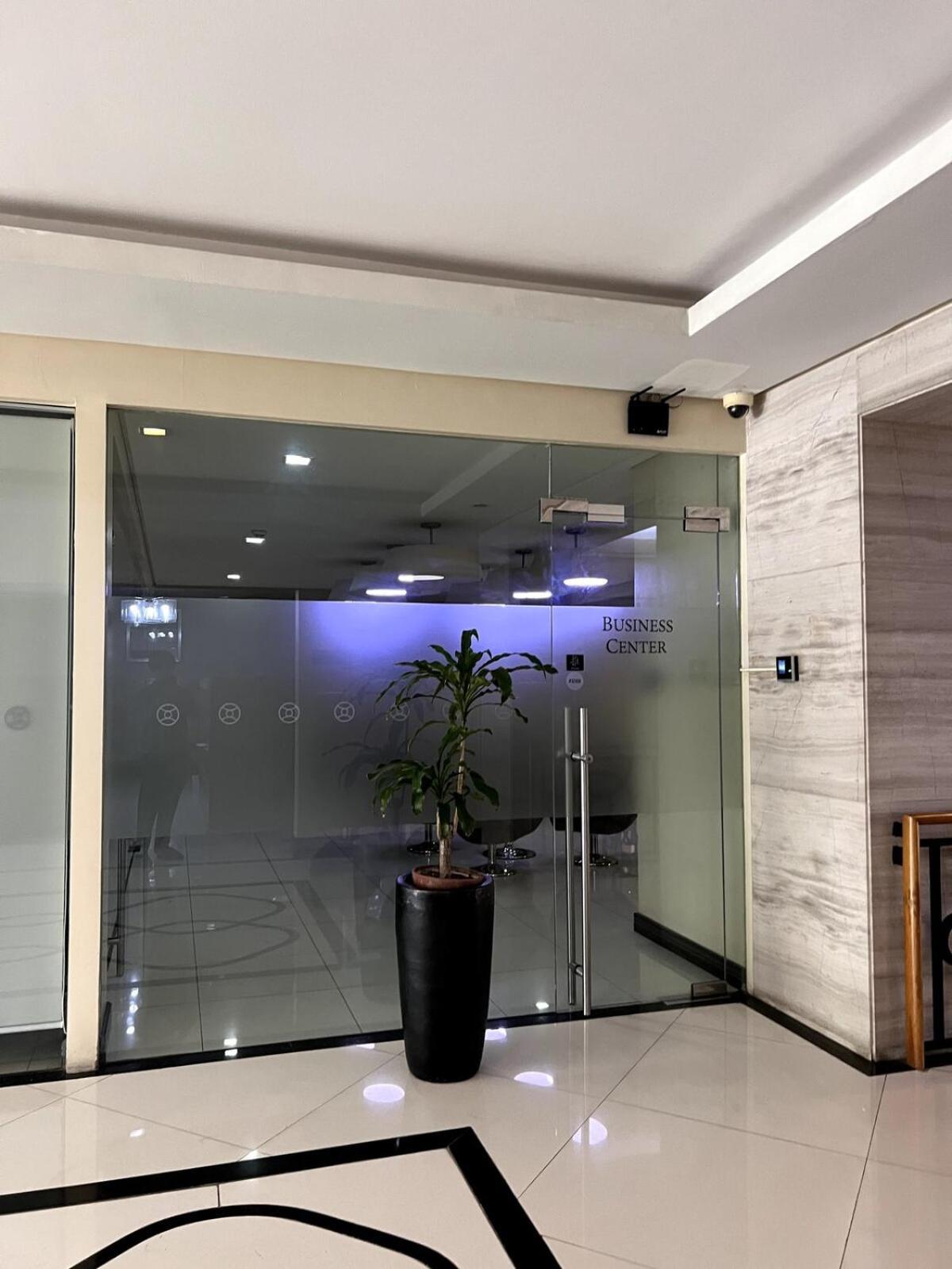 Mckinley Taguig Staycation * Manila