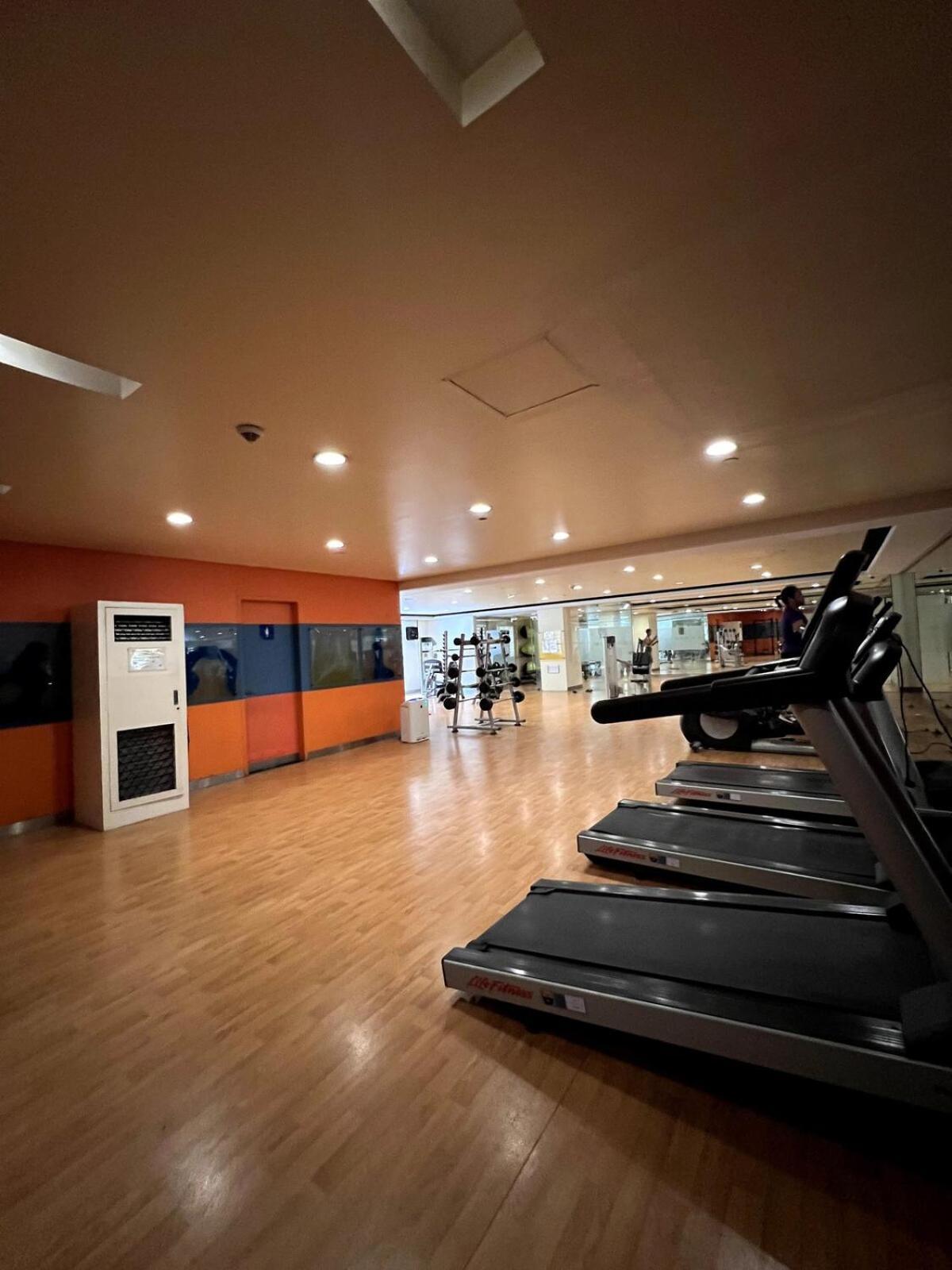 Mckinley Taguig Staycation Apartment Manila