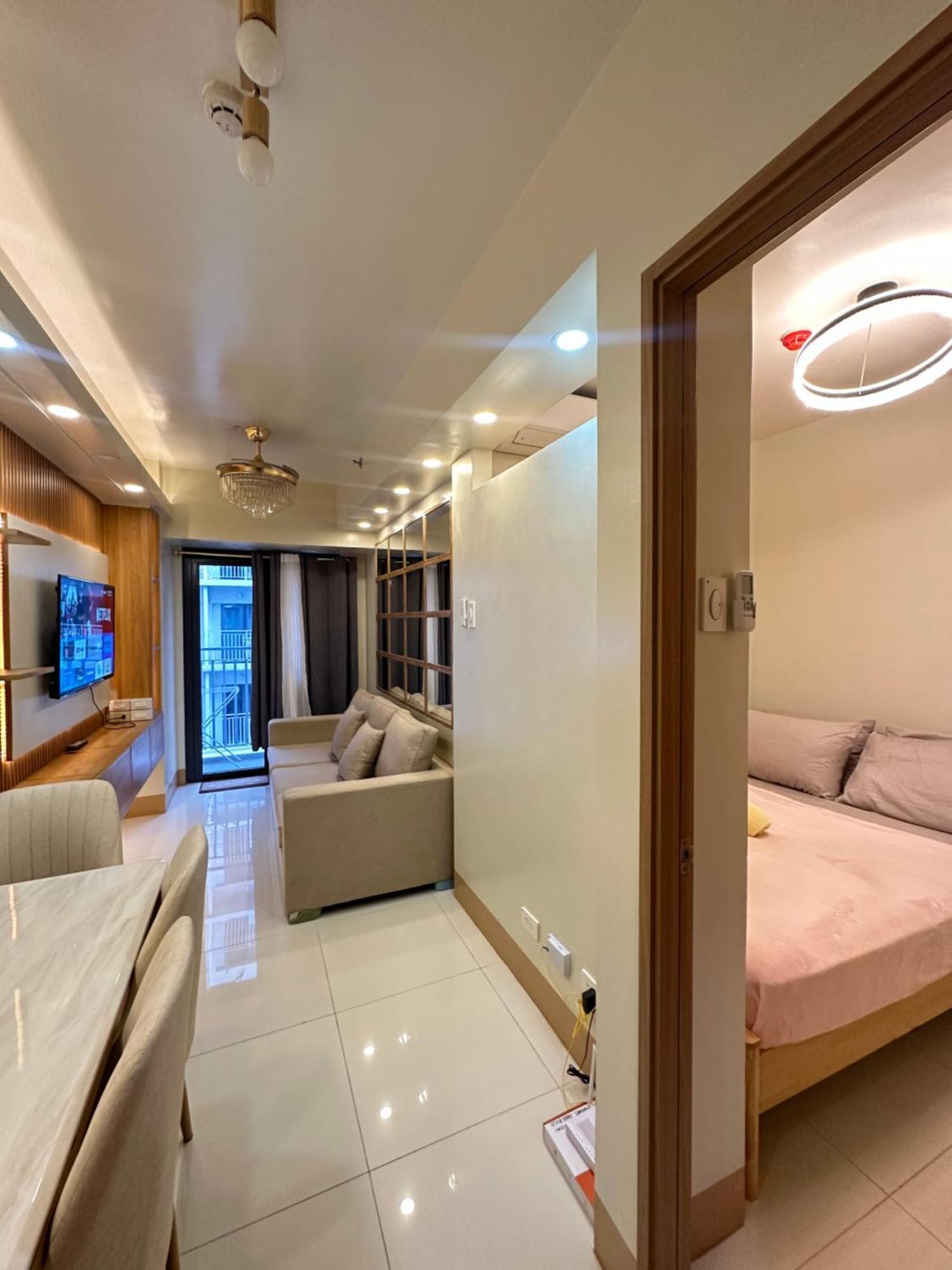 Shore 3 Staycation Apartment Manila