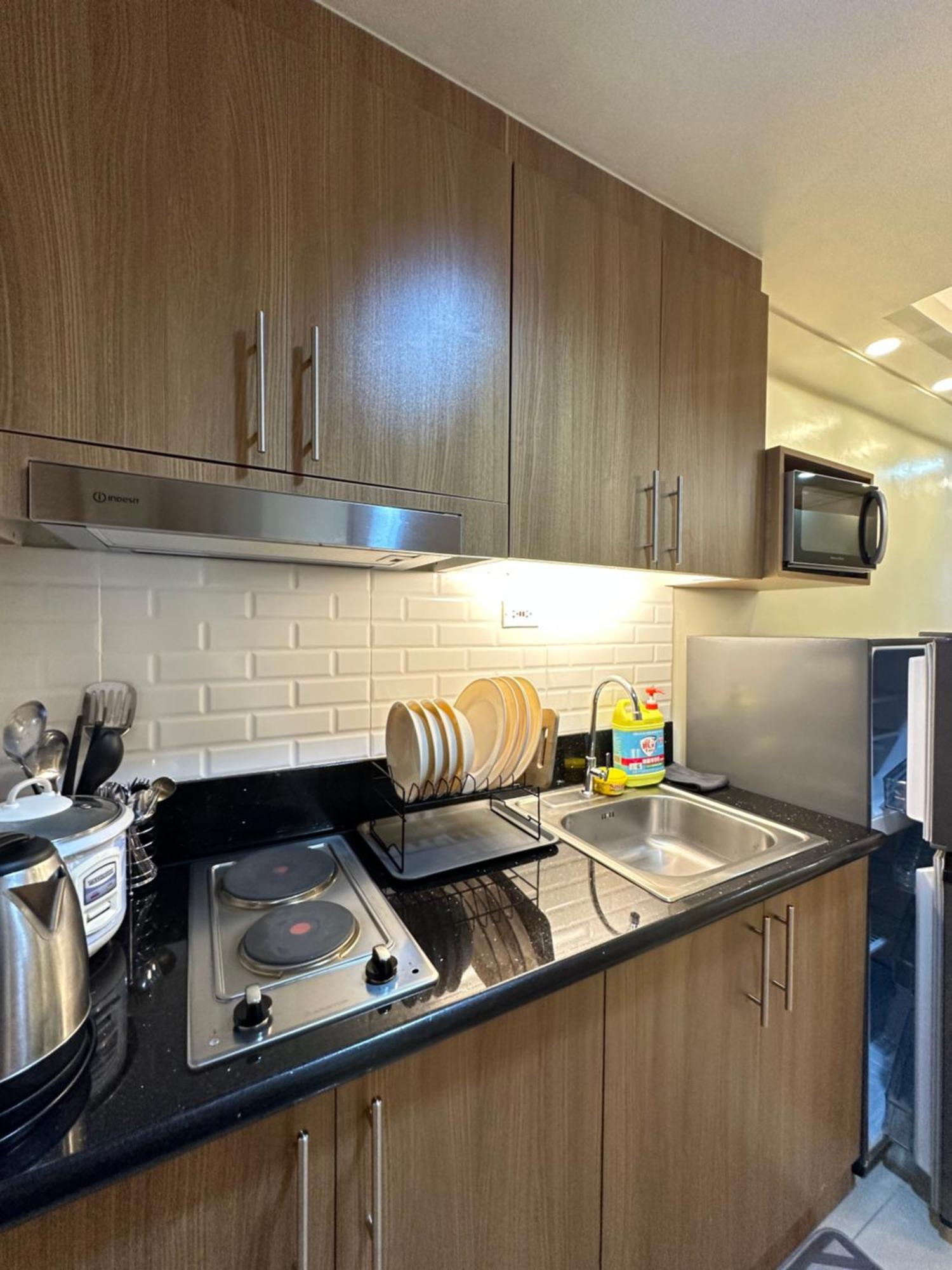 Shore 3 Staycation Apartment Manila