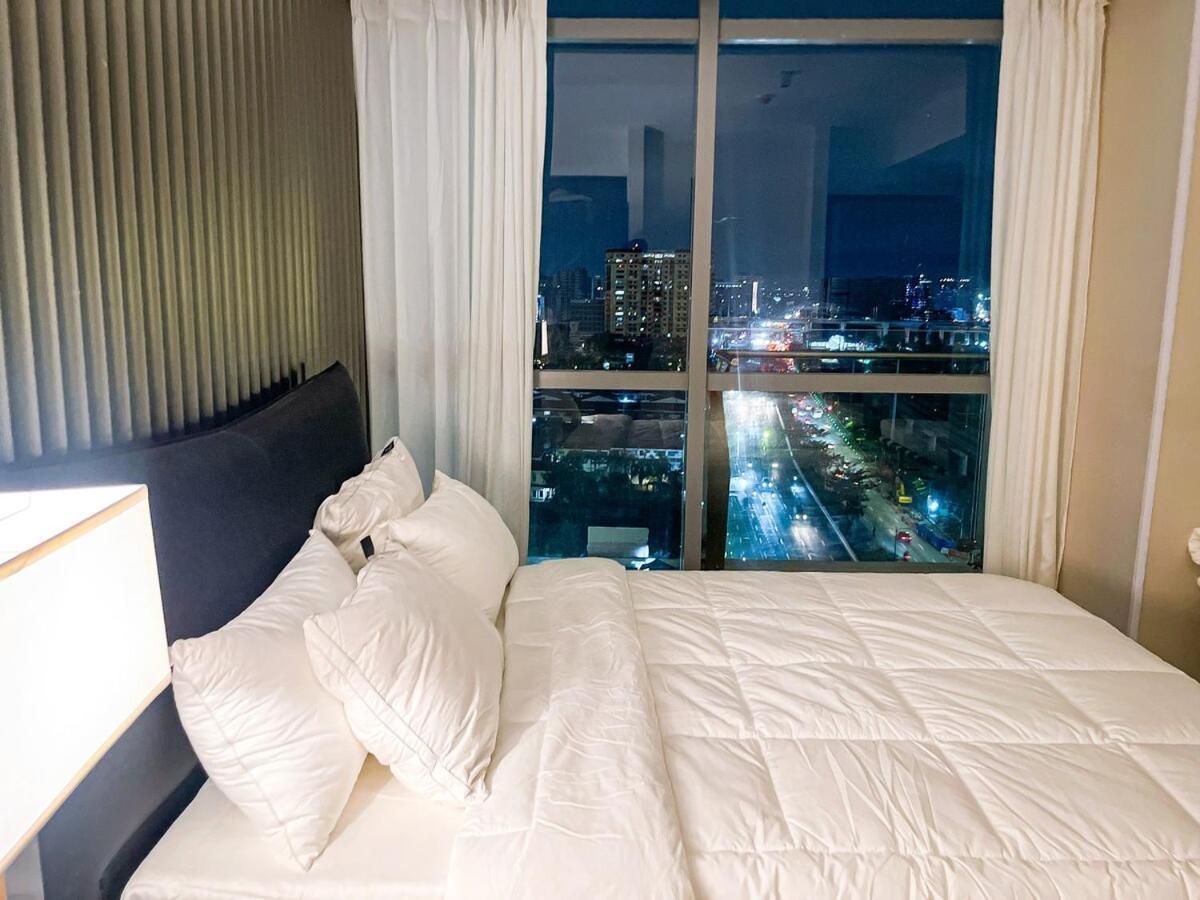 Apartment Luxury 2br Penthouse Across Of Dreams Manila