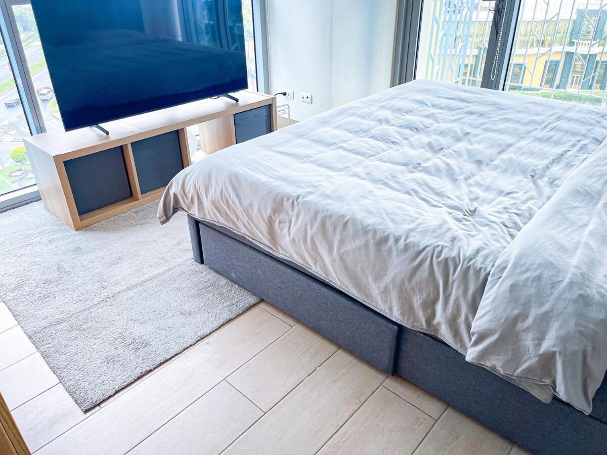 Apartment Luxury 2br Corner Near Solaire & Okada Ii Sunset *