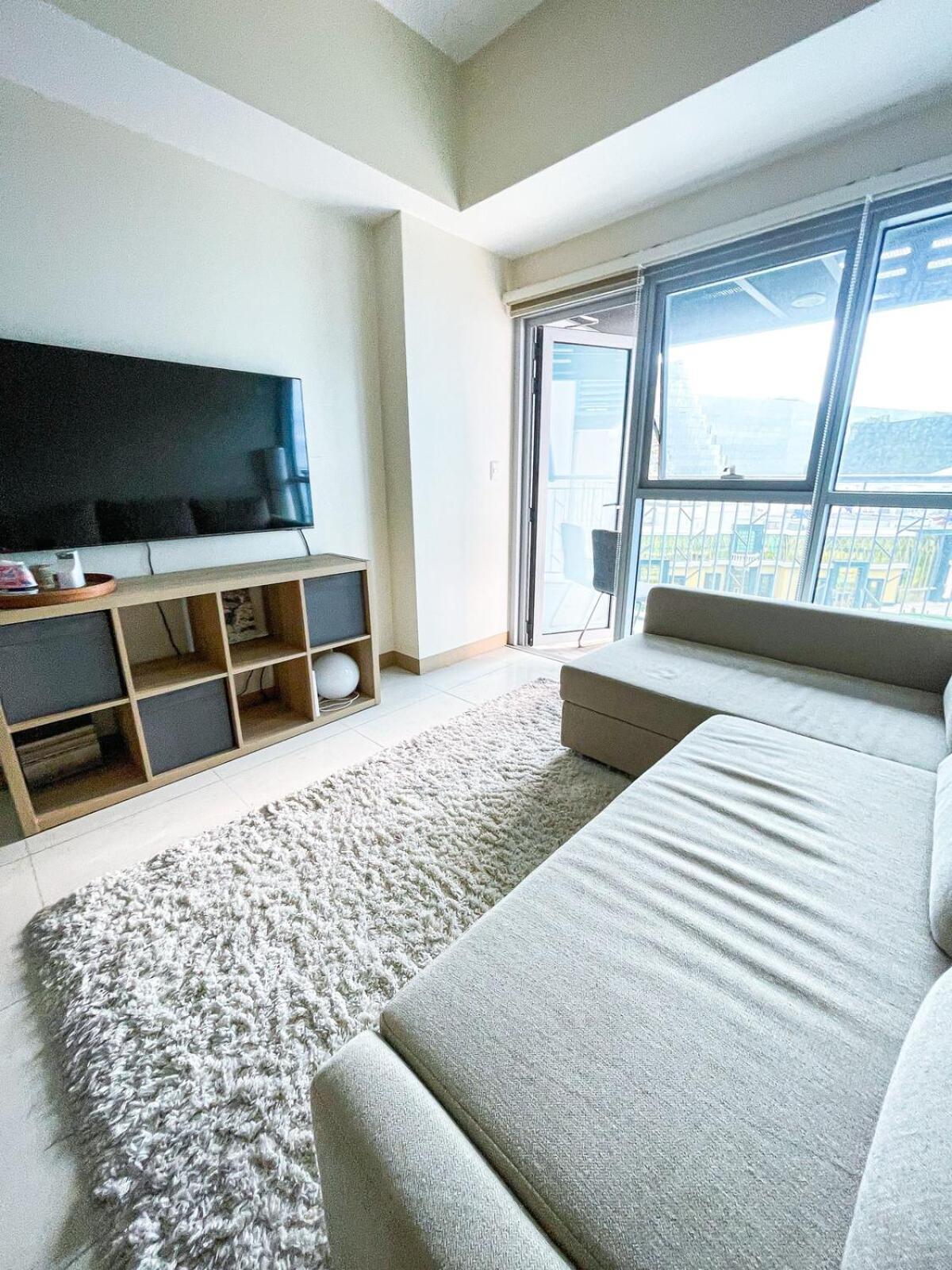 Luxury 2br Corner Near Solaire & Okada Ii Sunset Apartment *