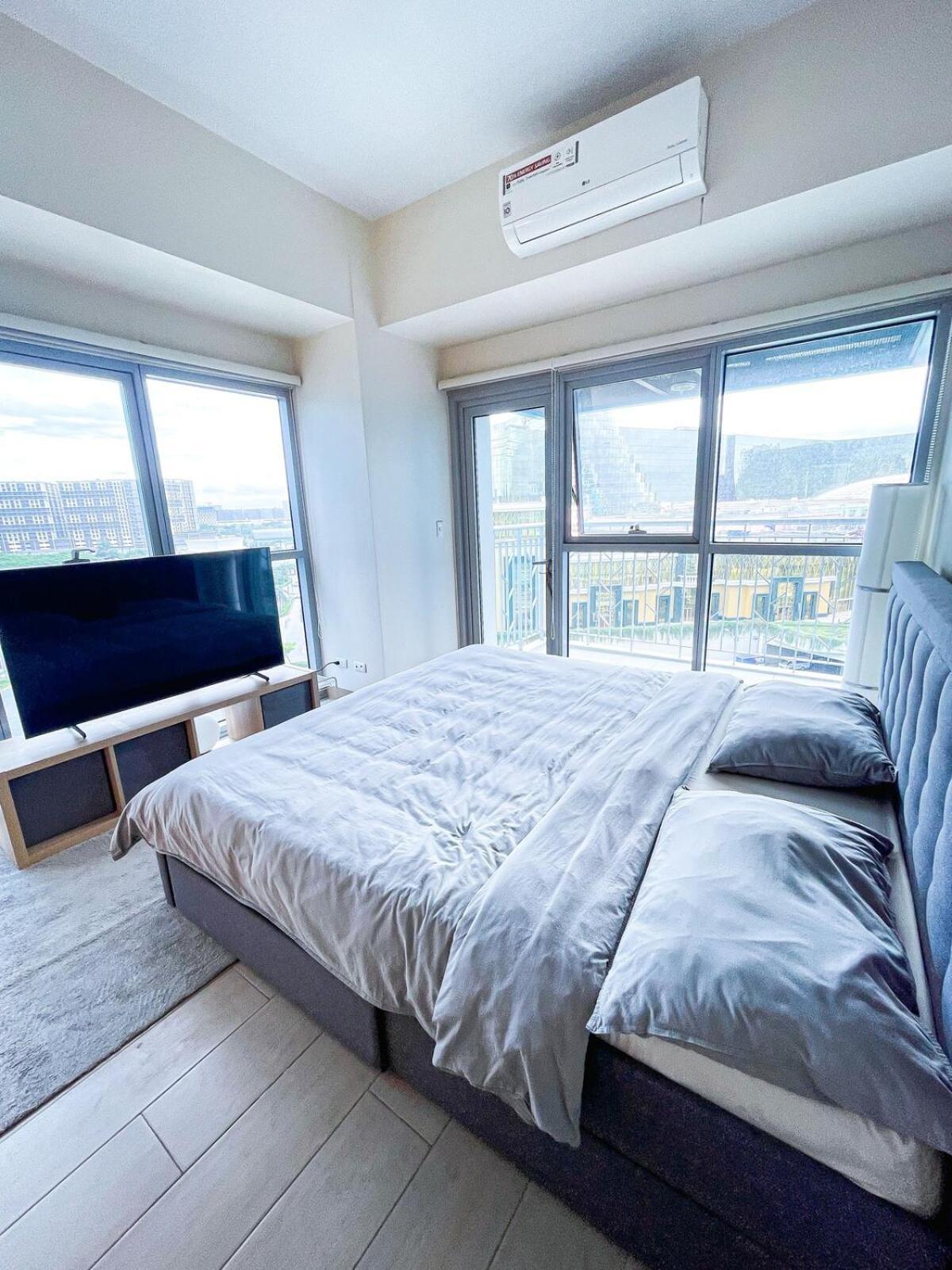 Luxury 2br Corner Near Solaire & Okada Ii Sunset Manila